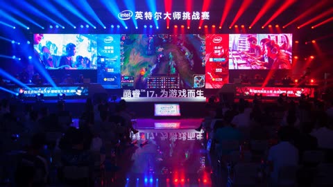 后者强调资